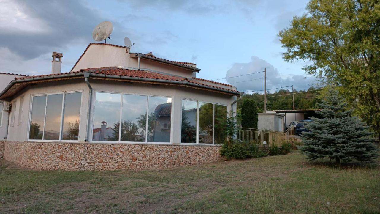 Приятна Къща За Почивка Караколев 1 Villa Obrochishte Exterior photo
